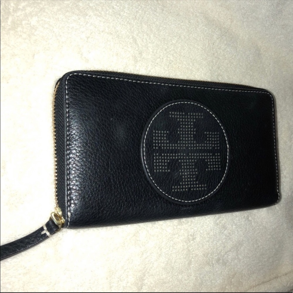 tory burch black leather wallet NEED TO SELL!!!!!